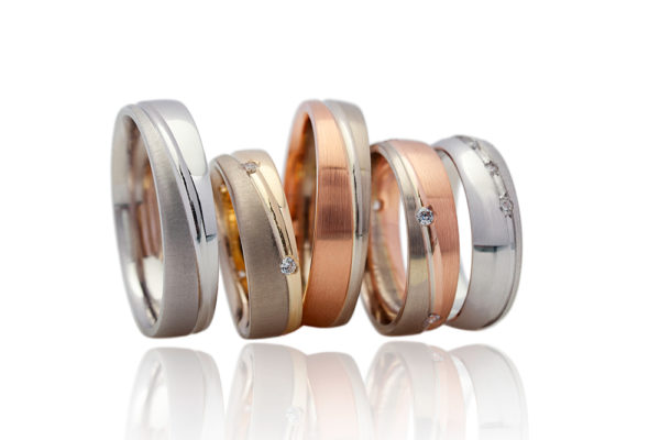 Various White, Yellow and Rose Gold Men’s Wedding Bands with differing finishes including sandblasting, brush and polished finishes.